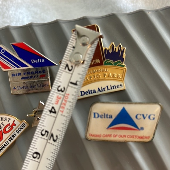 Vintage, delta airlines, collectible pins - Picture 11 of 11